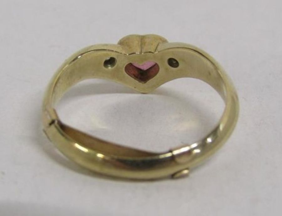 9ct gold ring with heart shaped pink topaz and diamond shoulders - ring size N - total weight 2.9g - Image 3 of 8