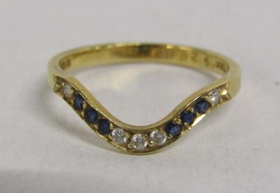 18ct gold 5 diamond and 6 blue spinel wishbone ring - ring size N - total weight 2.1g - Image 5 of 7