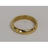 22ct gold wedding band - total weight 6.4g - ring size N