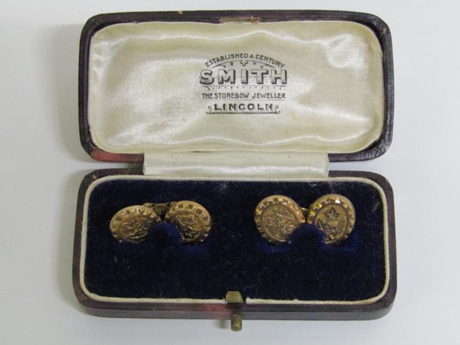 Cased pair of tested as 9ct gold thinly fronted cufflinks decorated with ivy leaves and marked WEP & - Image 4 of 4