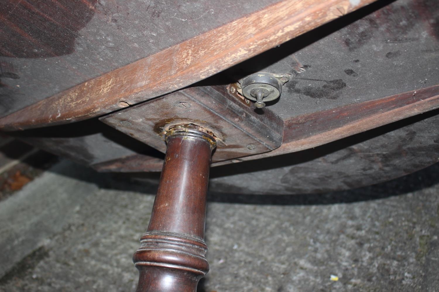 A 19th century mahogany circular tilt top table, on turned column and tripod splay support, 28" - Image 3 of 4