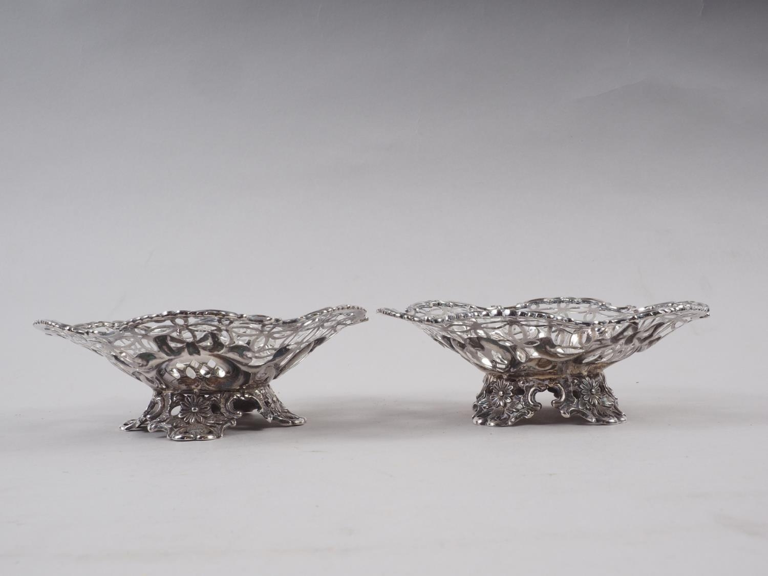 A pair of pierced silver bonbon dishes, on scroll feet, 6.5oz troy approx - Image 3 of 3