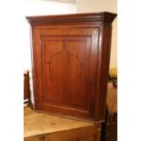A George III quarter cut oak and walnut inlaid corner hanging cupboard enclosed panel door, 37" wide
