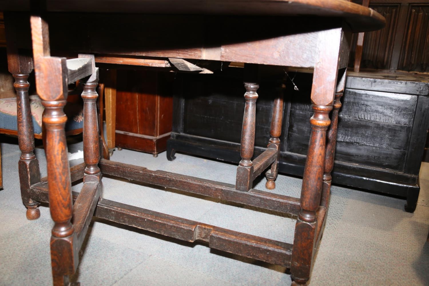 A 19th century oak oval gate leg dining table, on turned and stretchered supports, 48" wide x 62 1/ - Image 3 of 5