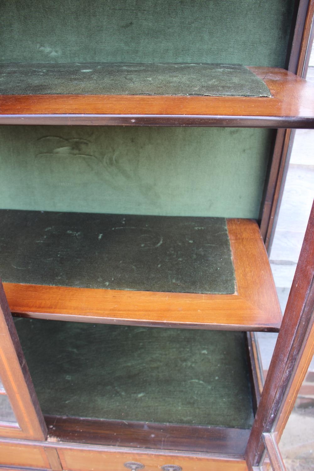 An Edwardian walnut banded and line inlaid display cabinet with astragal glazed doors enclosed two - Image 2 of 4