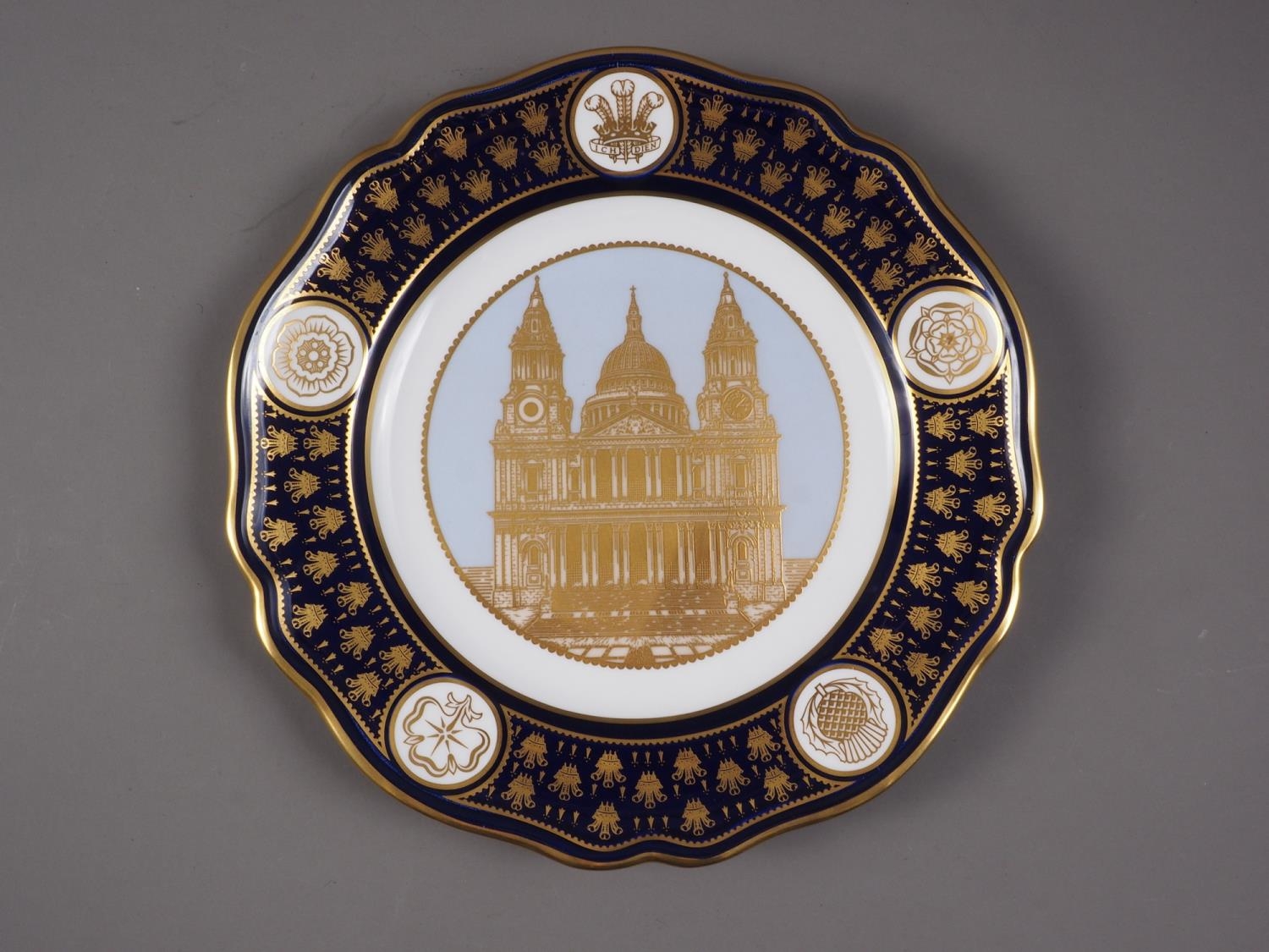 A Spode bone china limited edition St Paul's Cathedral Royal Wedding plate, 791/1000, in original - Bild 2 aus 6