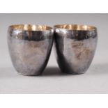 A pair of Britannia silver beakers, 10.7oz troy approx