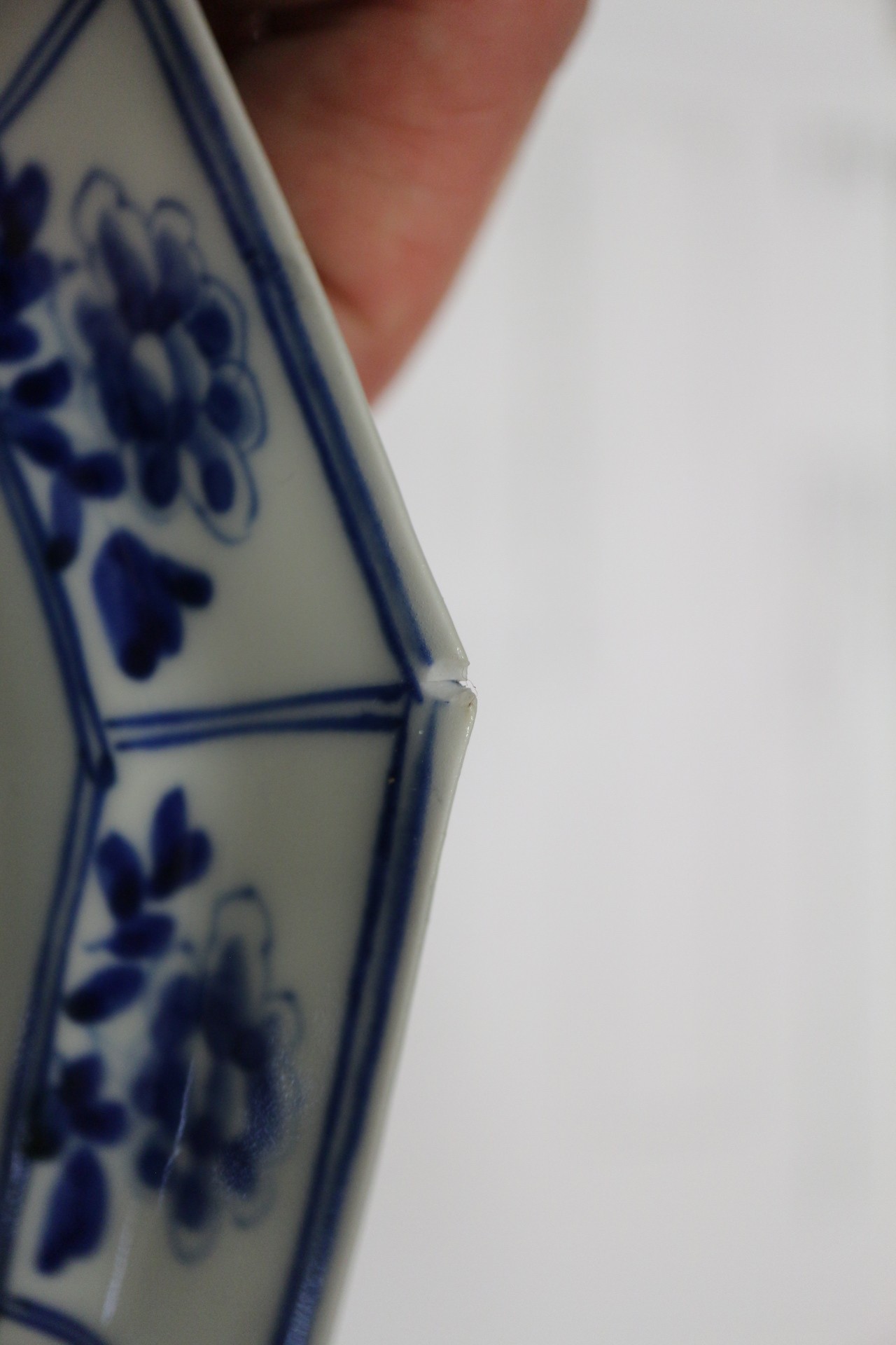 A pair of Kang Hsi blue and white octagonal plates, 5" wide - Image 3 of 6