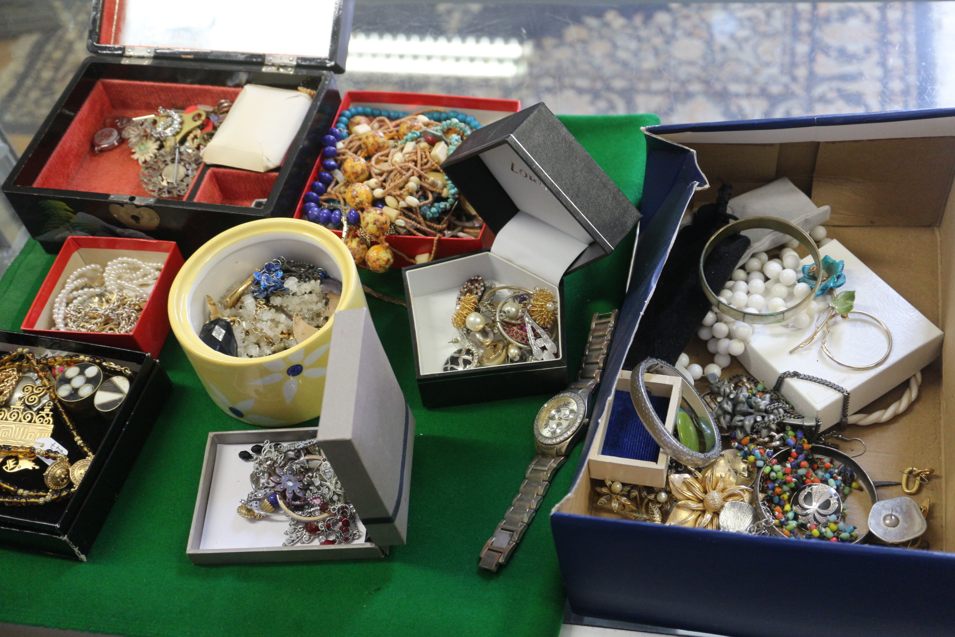 A quantity of costume jewellery, including beaded necklaces, brooches and other items
