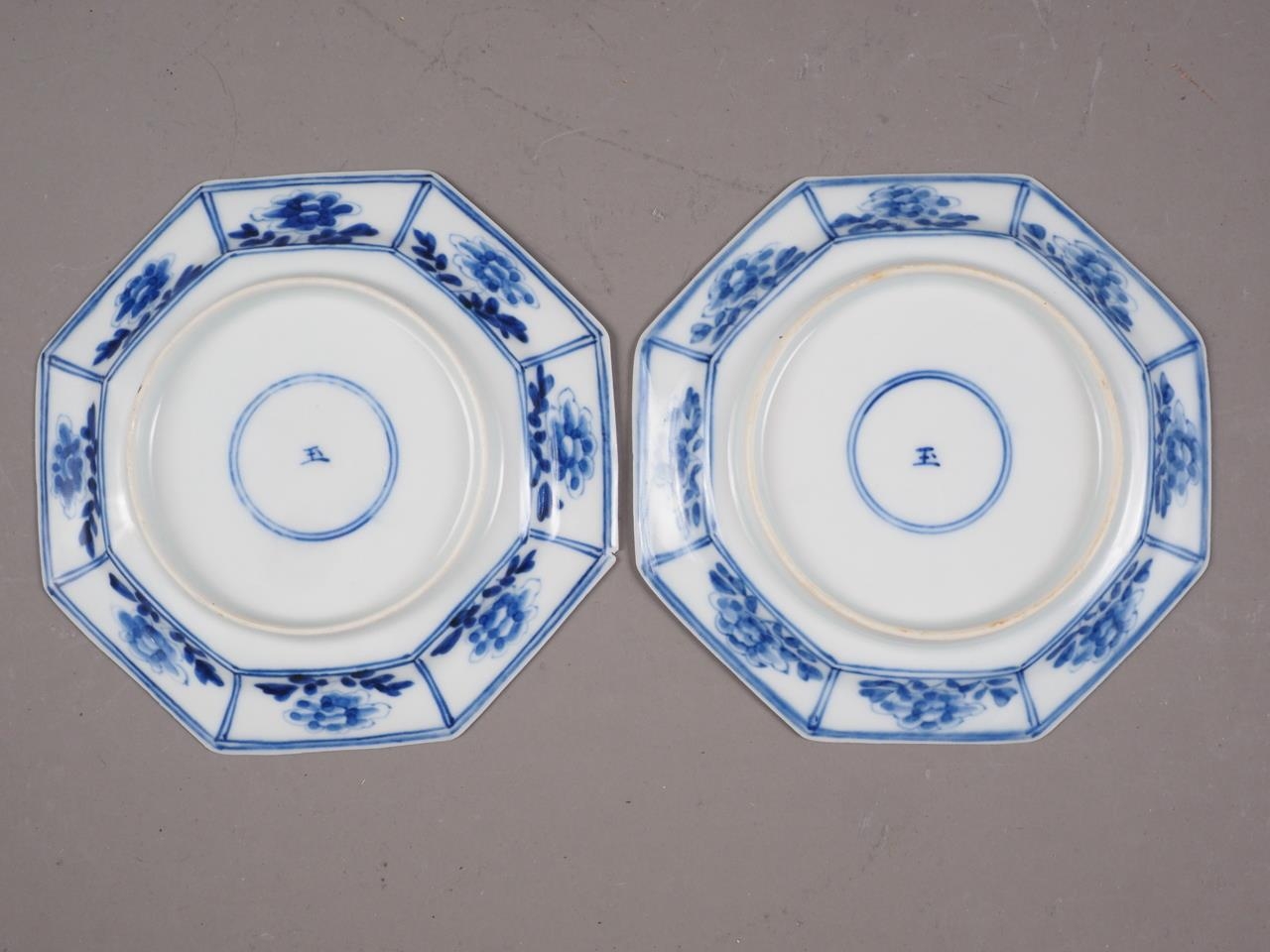 A pair of Kang Hsi blue and white octagonal plates, 5" wide - Image 2 of 6