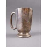 A Walker & Hall silver tankard, 5" high, 10.7oz troy approx