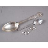 A Victorian King's pattern table spoon, a silver teaspoon and two silver condiment spoons, 4.3oz