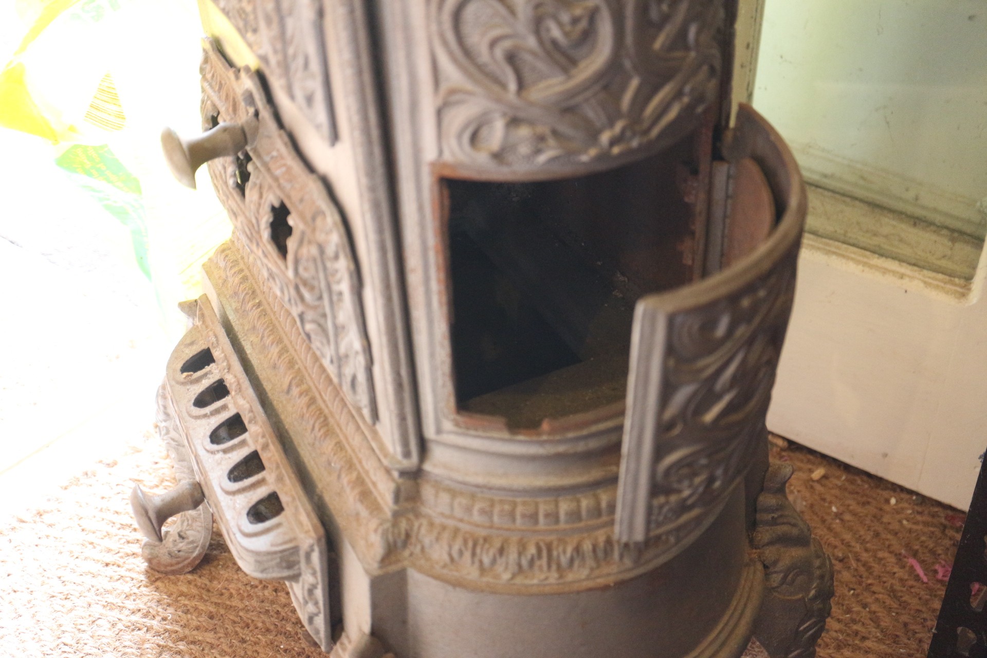 A grey painted cast iron stove with pierced decoration, on cabriole supports, 19" wide x 13" deep - Bild 8 aus 10