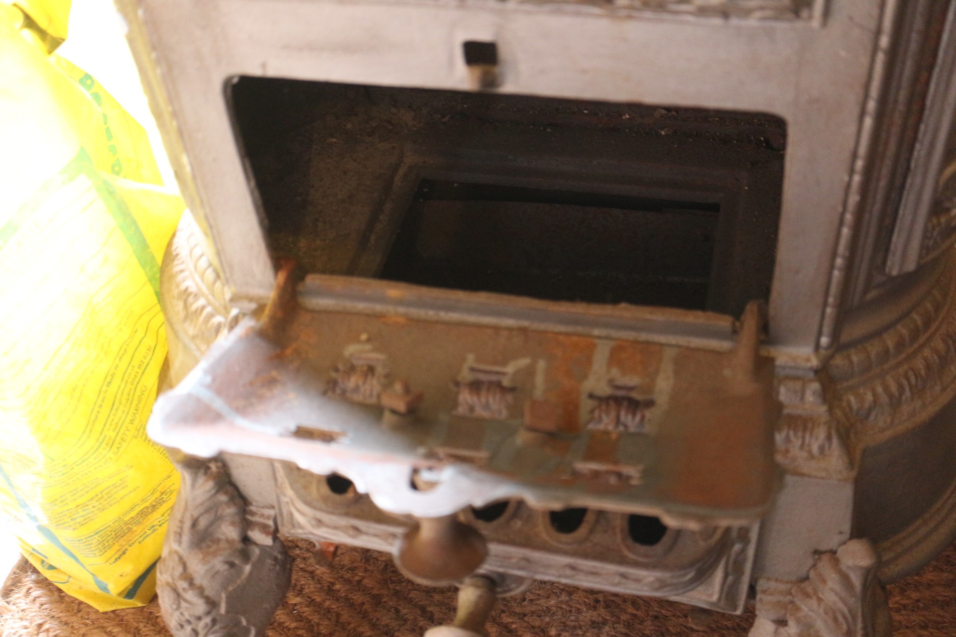 A grey painted cast iron stove with pierced decoration, on cabriole supports, 19" wide x 13" deep - Bild 5 aus 10