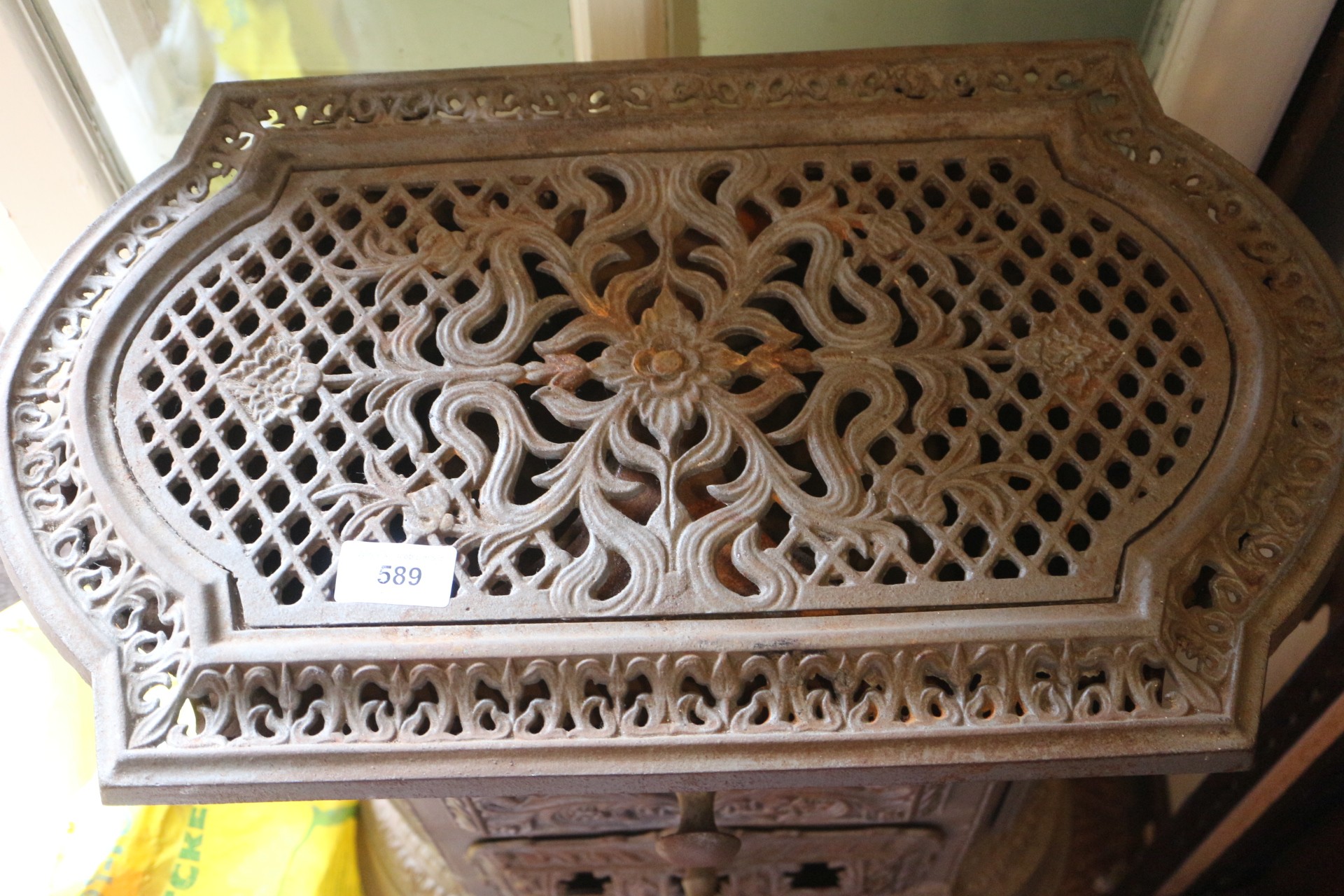 A grey painted cast iron stove with pierced decoration, on cabriole supports, 19" wide x 13" deep - Bild 2 aus 10