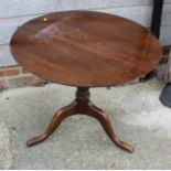 A mahogany circular top occasional table, on turned column and tripod splay support, 30" dia x 25"