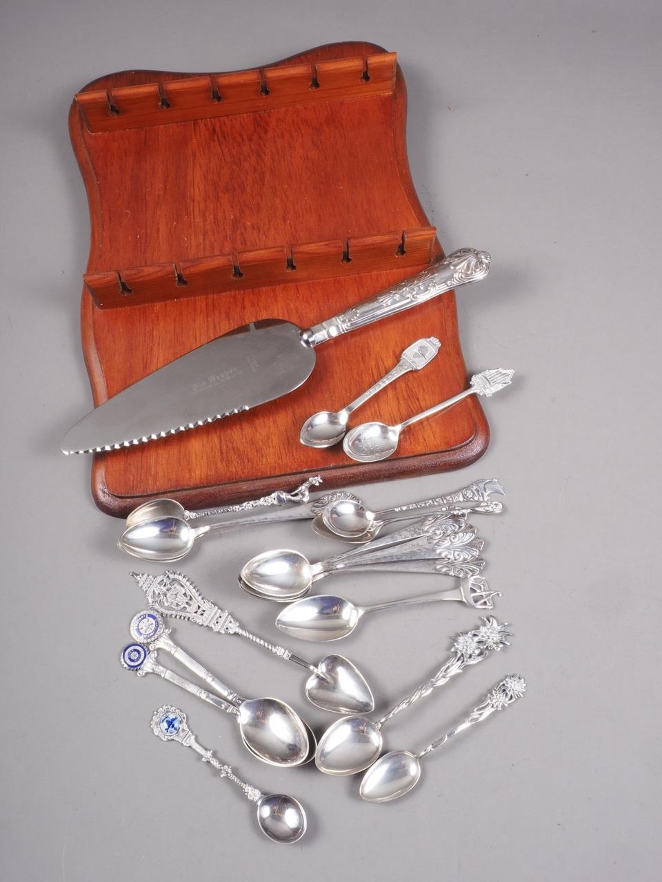 A quantity of sterling and 800 grade collectors' spoons, 5.1oz troy approx gross, with wooden