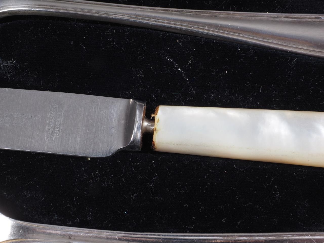 A silver fork and spoon and similar knife, in fitted case, and a set of six silver handled fruit - Image 3 of 6
