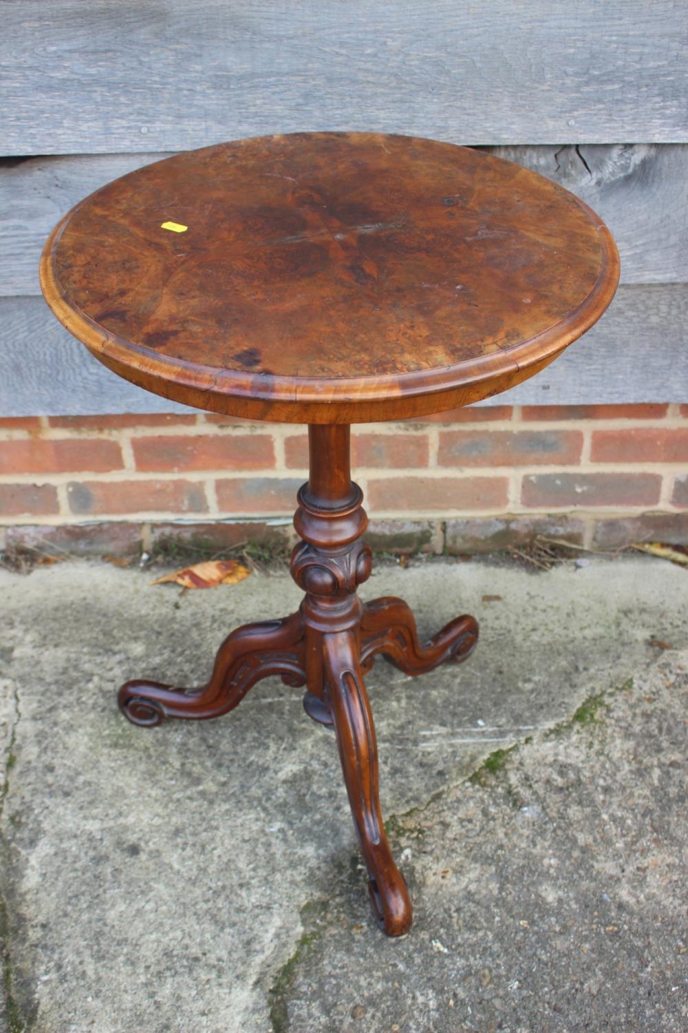 A Victorian burr walnut circular occasional table, on tripod scrolled supports, 20" dia x 28" high