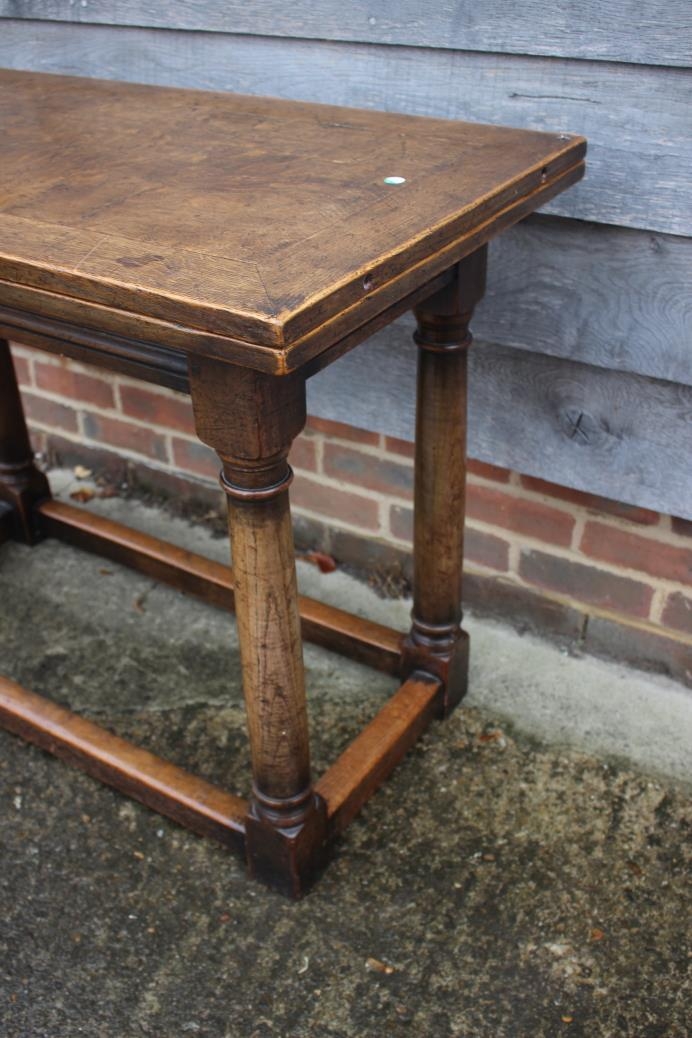 An oak draw leaf table of 17th century design, on turned column and stretchered supports, 41" wide x - Bild 2 aus 2