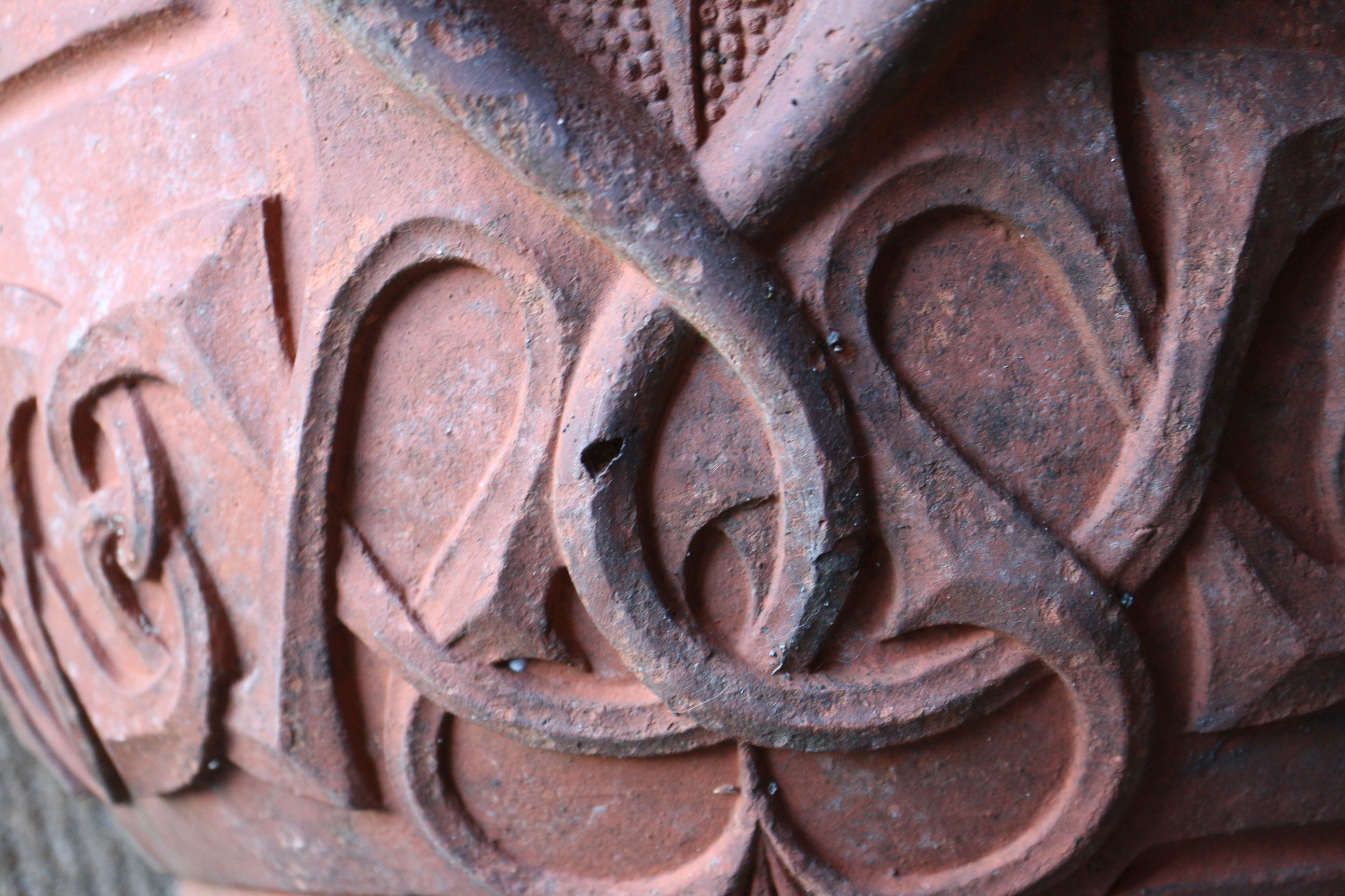 An Art Nouveau terracotta relief decorated planter, 26" dia - Bild 5 aus 9