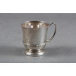 An Elkington & Co silver christening mug with an engraved band, 3" high, 5.2oz troy approx