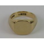 A 9ct gold signet ring, hallmarked 375, size D, 3.4g.