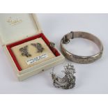 A quantity of jewellery including hallmarked silver hinged bangle,