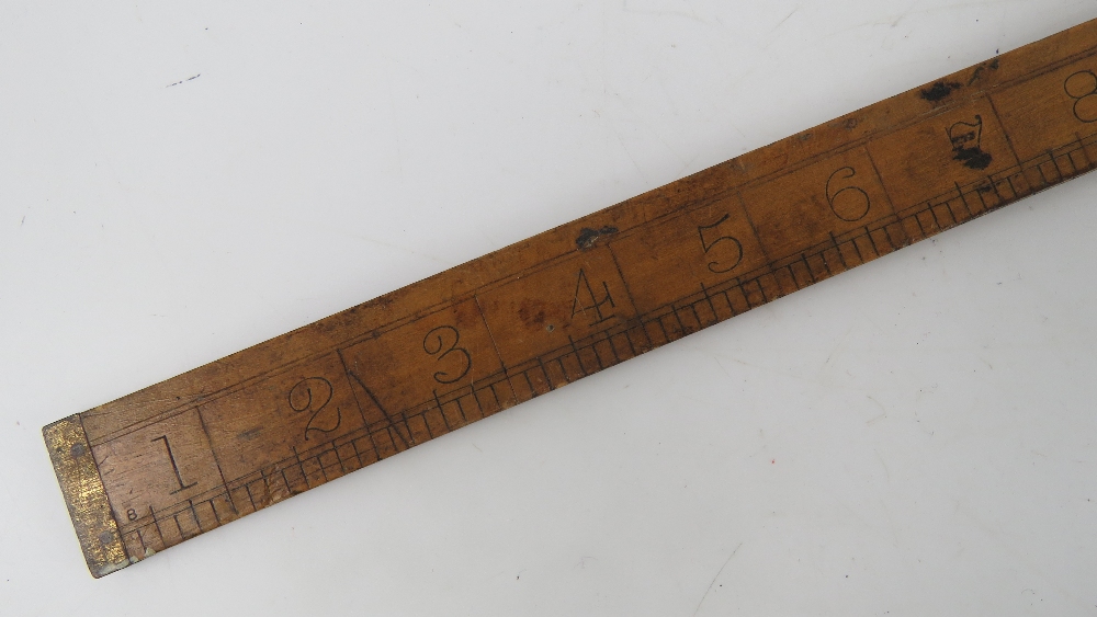 A boxwood yard stick having brass ends made by E Preston & Sons Birmingham. - Bild 3 aus 4