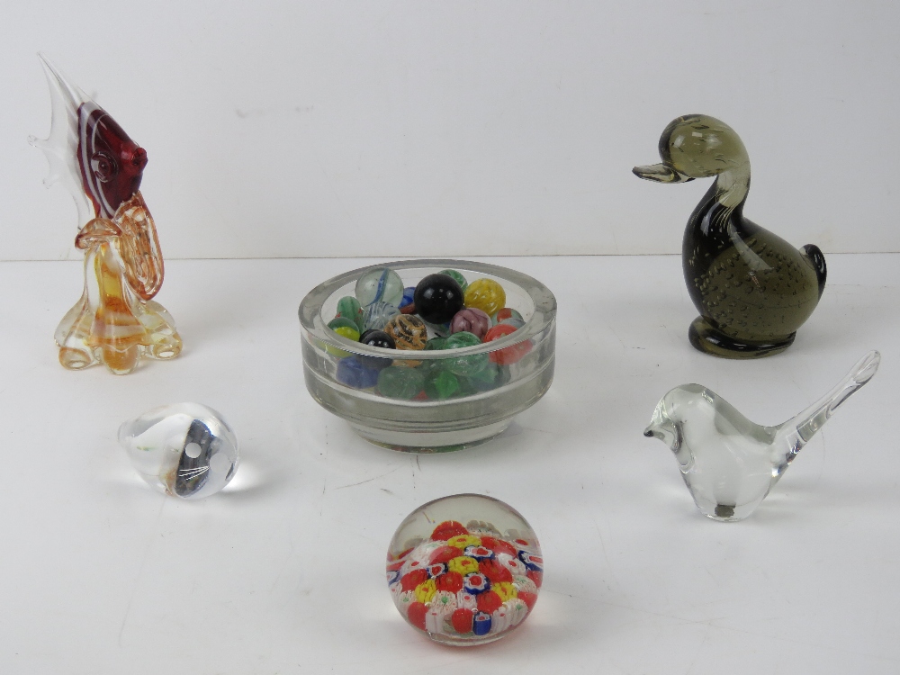 A quantity of glass paperweights two in the style of Wedgwood being a duck and another bird, - Bild 2 aus 4