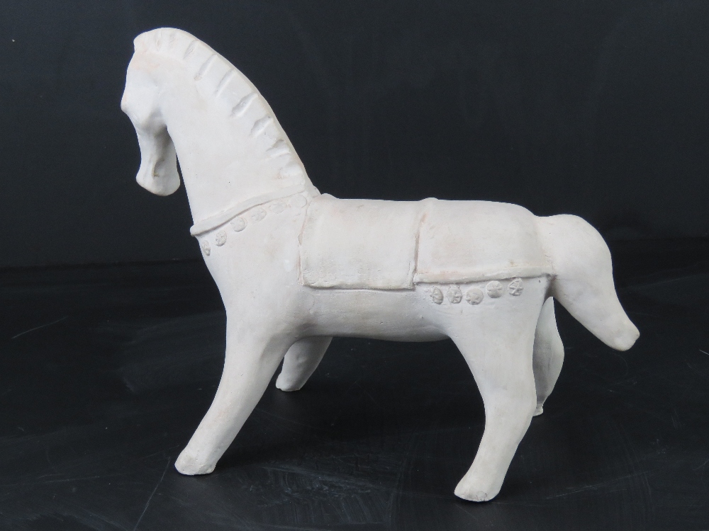 An Etruscan figurine of a horse approx 25cm in length. - Bild 3 aus 3