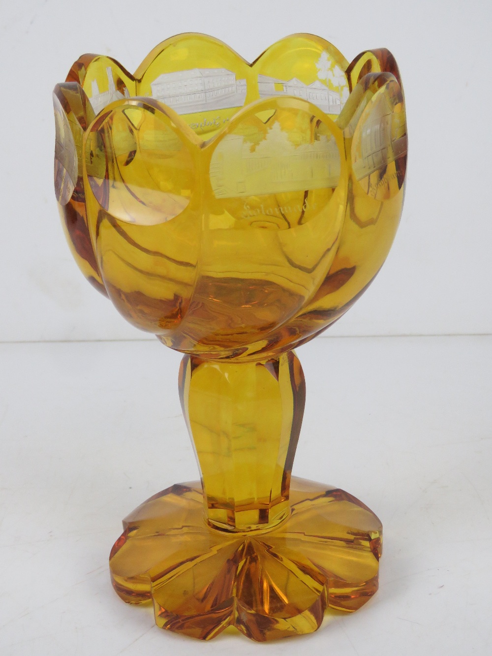 An amber glass goblet having etched German town upon, - Bild 2 aus 9