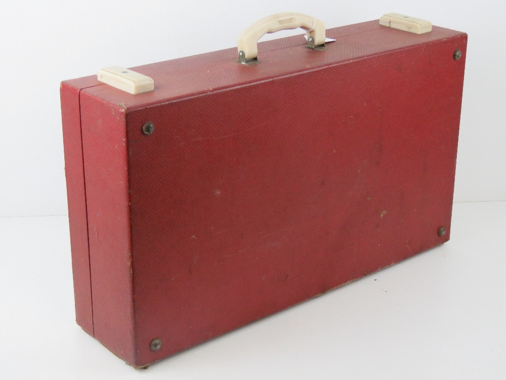 A large Brexton picnic case as retailed by Harrods, opening to reveal mostly full contents within. - Bild 3 aus 4