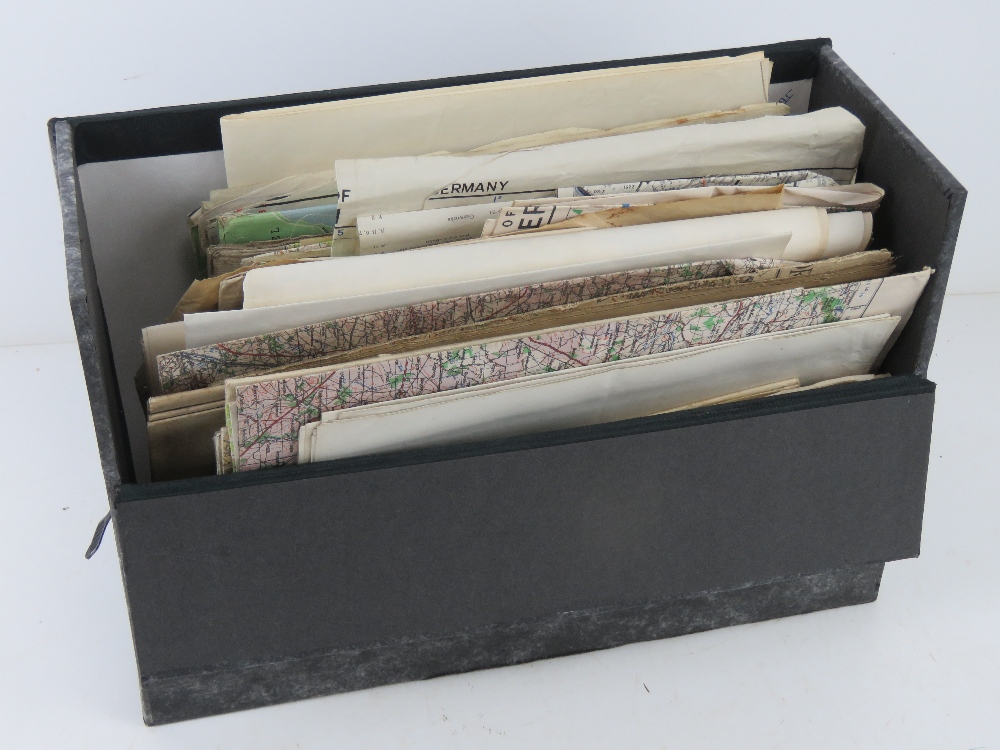 A quantity of assorted paper maps inc some 1940 War Revision sheets for Tunbridge Wells and