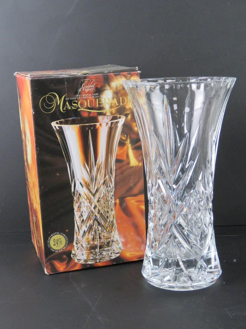 A large crystal glass vase in original box, together with a cut glass decanter and fruit bowl. - Bild 2 aus 3