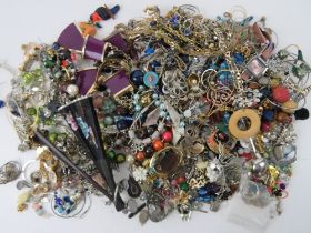 A quantity of assorted costume jewellery including carnelian bracelet.