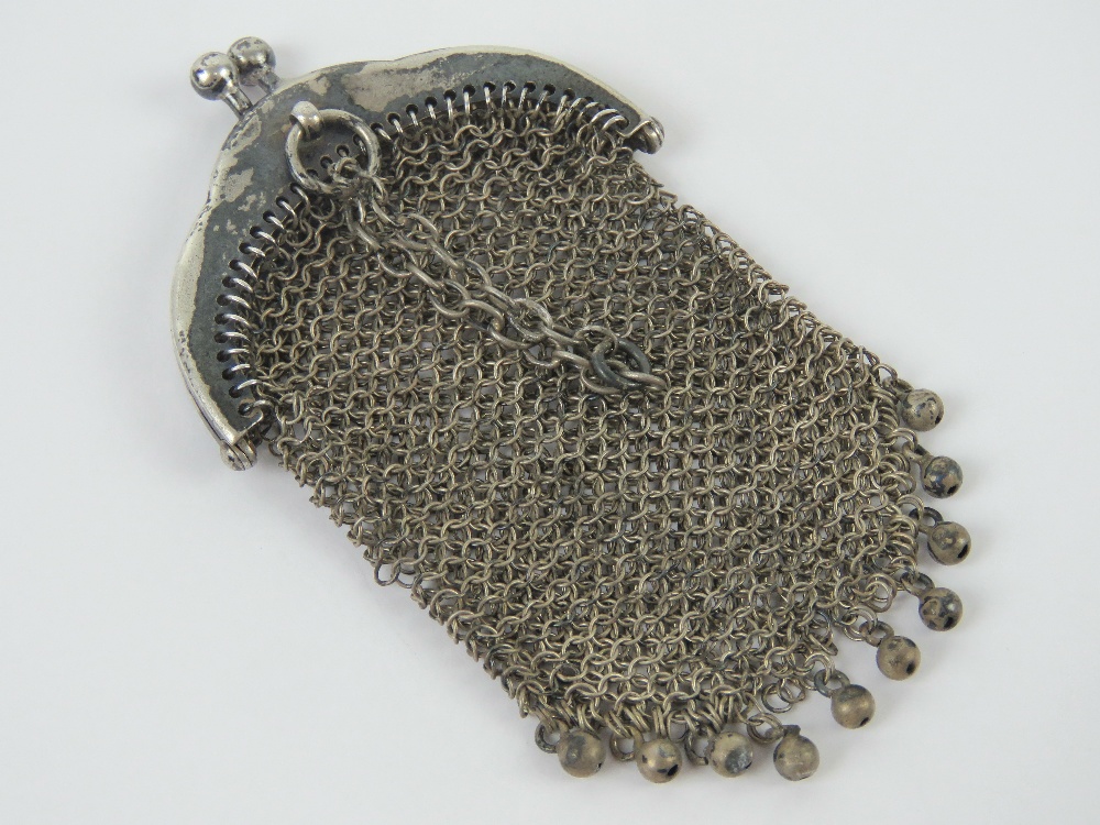 A white metal chain link purse having chain loop handle, no apparent hallmarks, approx 7.5 x 4.5cm. - Image 3 of 3