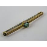 A 9ct gold Edwardian bar brooch having blue/green gemstone to centre, stamped 9ct, 4.3cm wde, 1.3g.