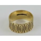 A 9ct gold ring, the band having star engraved pattern throughout, hallmarked 375, size O-P, 3.5g.