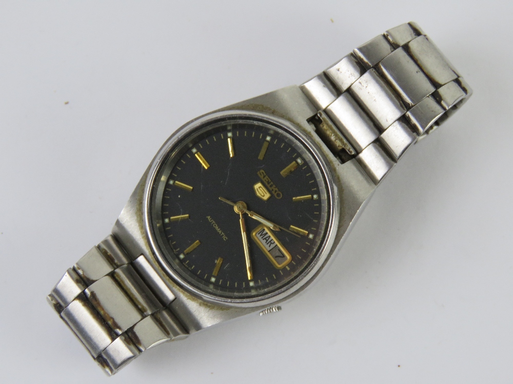 A stainless steel Seiko 5 automatic wristwatch having day and date apertures on black dial.