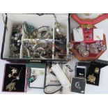 A quantity of assorted costume jewellery.