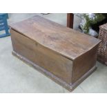 A pine lidded blanket box, lid a/f, 90cm wide.