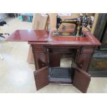 A 1920s Singer sewing machine in Parlor Cabinet, 81cm wide.