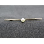 A 9ct gold and pearl bar brooch, hallmarked 375, 1.5g.