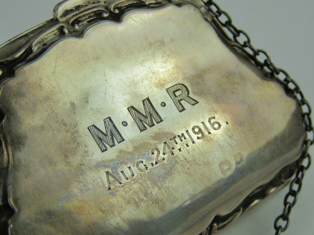 A delightful HM silver evening purse having engraving dated 1916 with leather insert. - Image 2 of 8