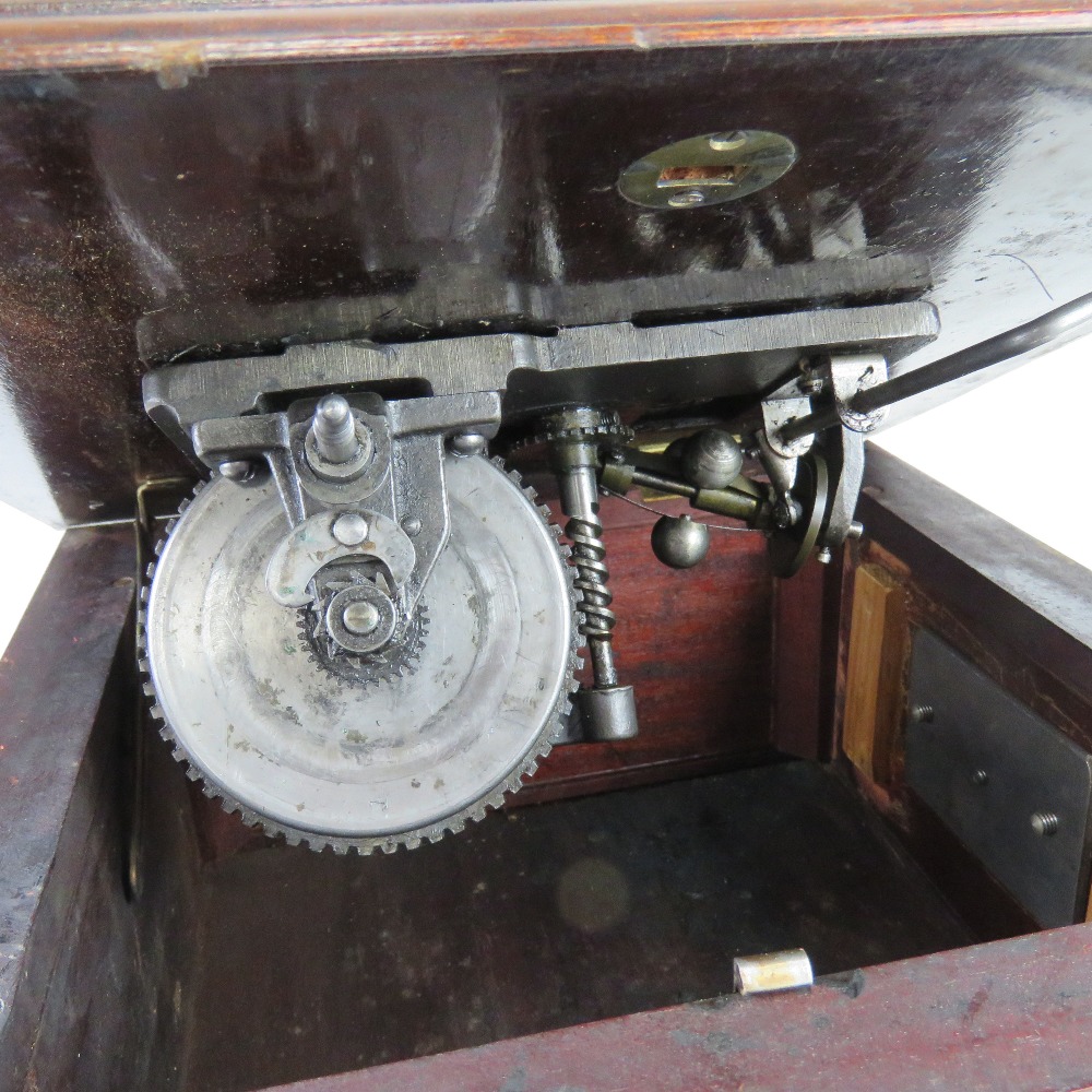 An HMV table top wind up gramophone with handle, wooden detachable horn and gramola stylus. - Image 4 of 7