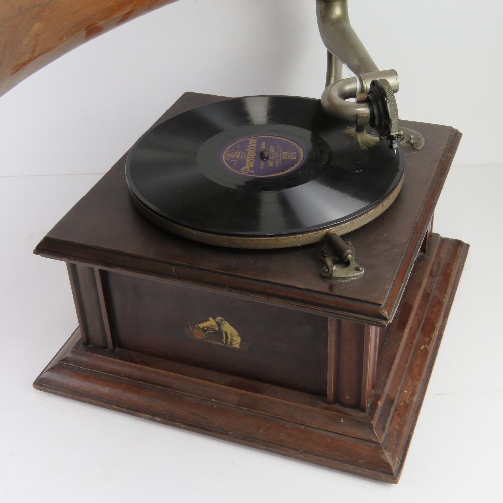 An HMV table top wind up gramophone with handle, wooden detachable horn and gramola stylus. - Image 2 of 7