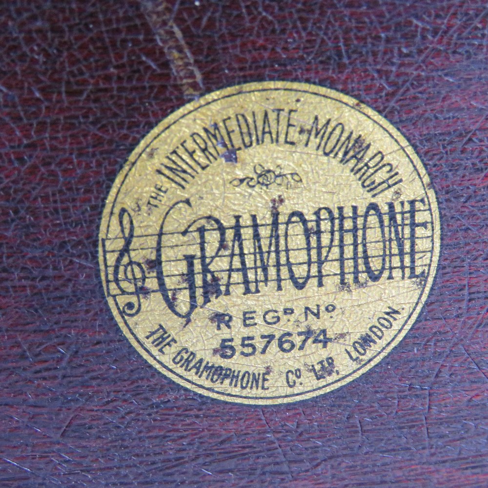 An HMV table top wind up gramophone with handle, wooden detachable horn and gramola stylus. - Image 5 of 7