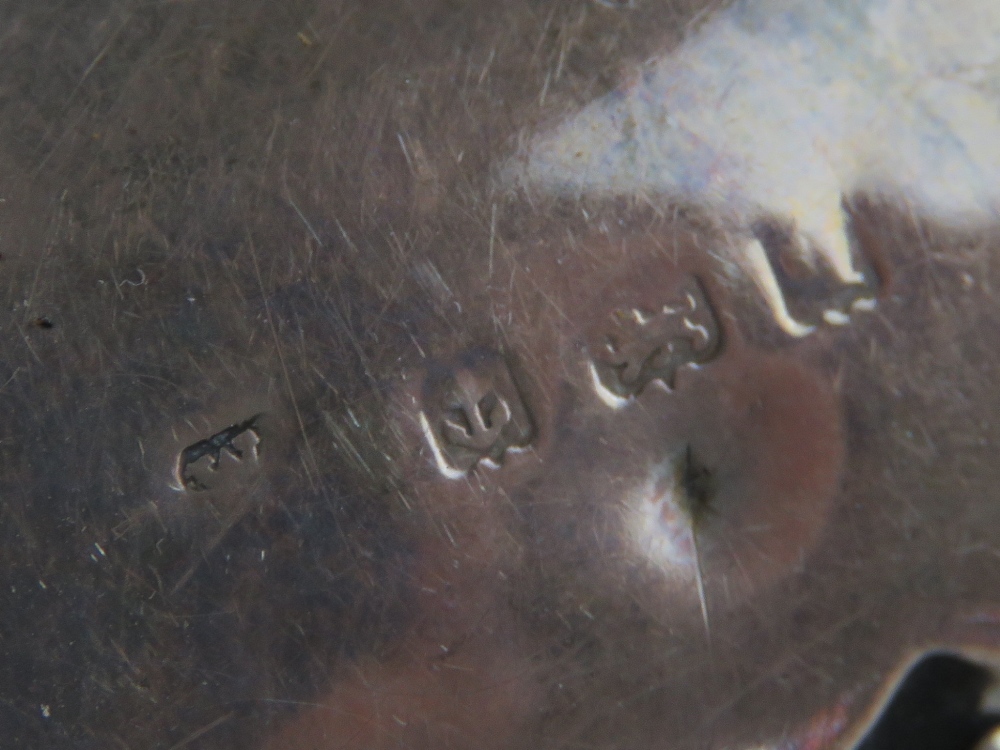 A delightful HM silver evening purse having engraving dated 1916 with leather insert. - Image 3 of 8