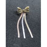 A 9ct gold tri-colour brooch in the form of a bow with ribbons, hallmarked 375, 1.3g.